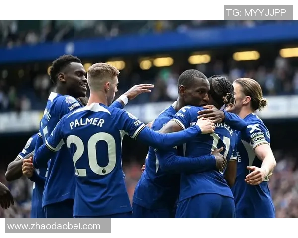 利物浦与贺芬咸激战正酣比分悬念引人关注